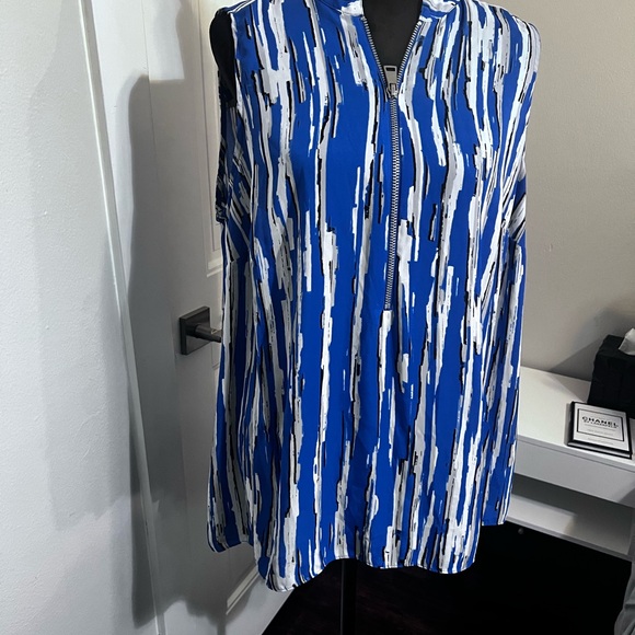 Alfani | Blue & White Zippered Front Sleeveless Blouse Size 2XL - Picture 3 of 10